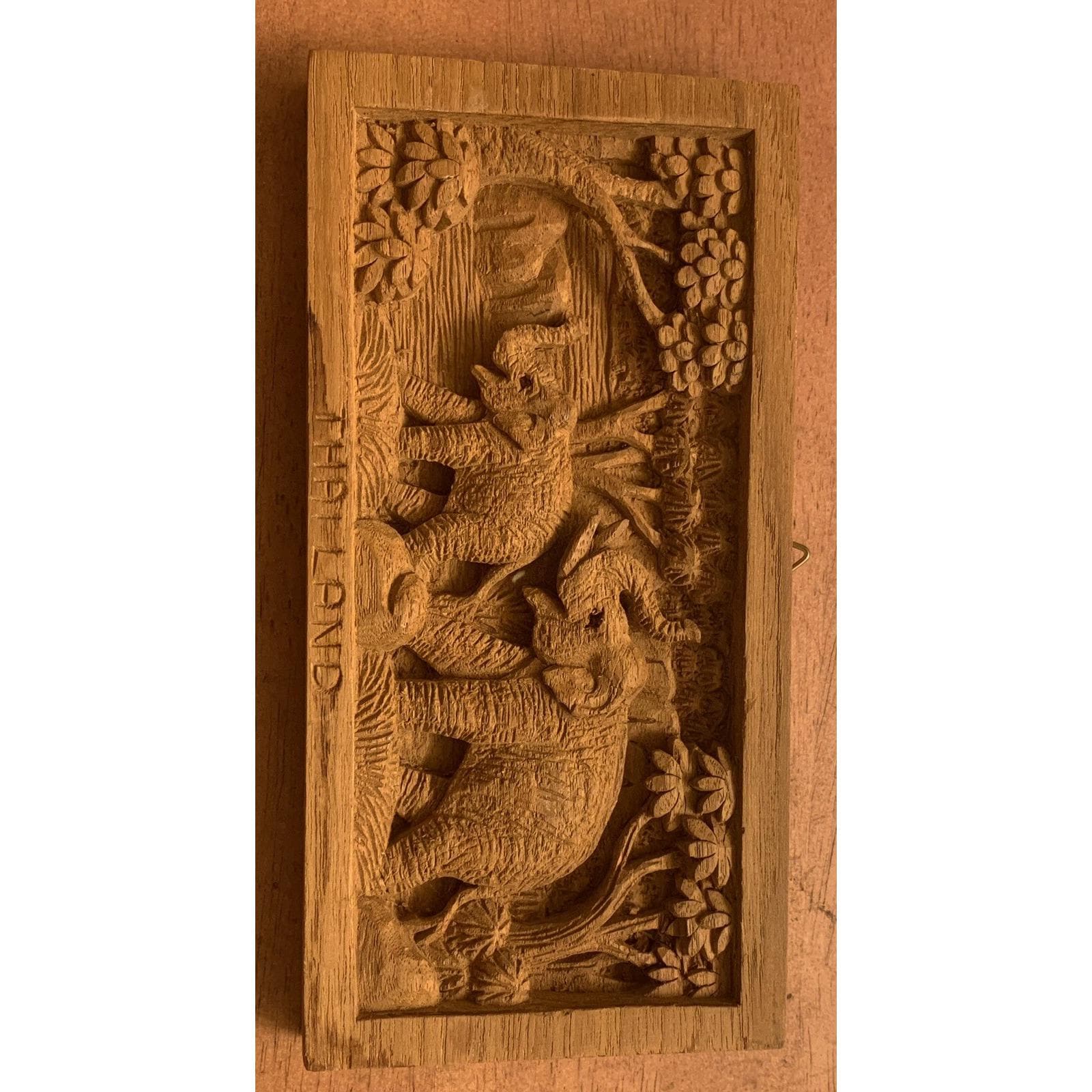 タイ製 手彫り 象 壁掛け木彫アート アジアン 彫刻 雑貨 ヴィンテージ ヴィンテージ 手彫り 木製 象/木 壁掛け タイ アート。8インチ×4 1/2