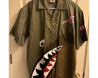 Camicia a maniche corte da uomo Max Boxxer Flying Tiger WW 2 Army, taglia L, colore verde, con bottoni.