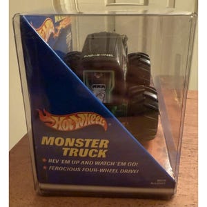 Hot Wheels Monster Jam Gravedigger Rev N Go Truck: 2000 Mattel, 1/43 Scale image 3