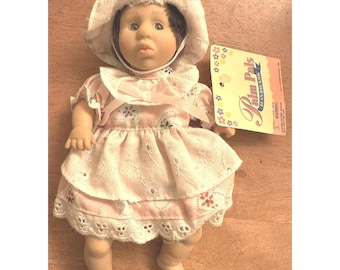 Muñeco vintage PALM PALS de peluche, marca Kids Expressions, 1996 - 20 cm de altura
