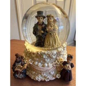 VTG Boyds Bears Yesterdays Child Resin Music Globe Ryan Diane Love is forever