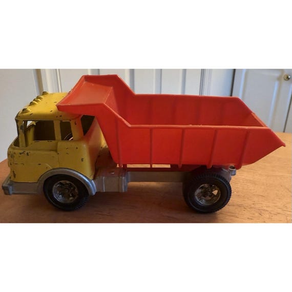 VINTAGE 1960's HUBLEY MODEL # 1490 Yellow & Red 8