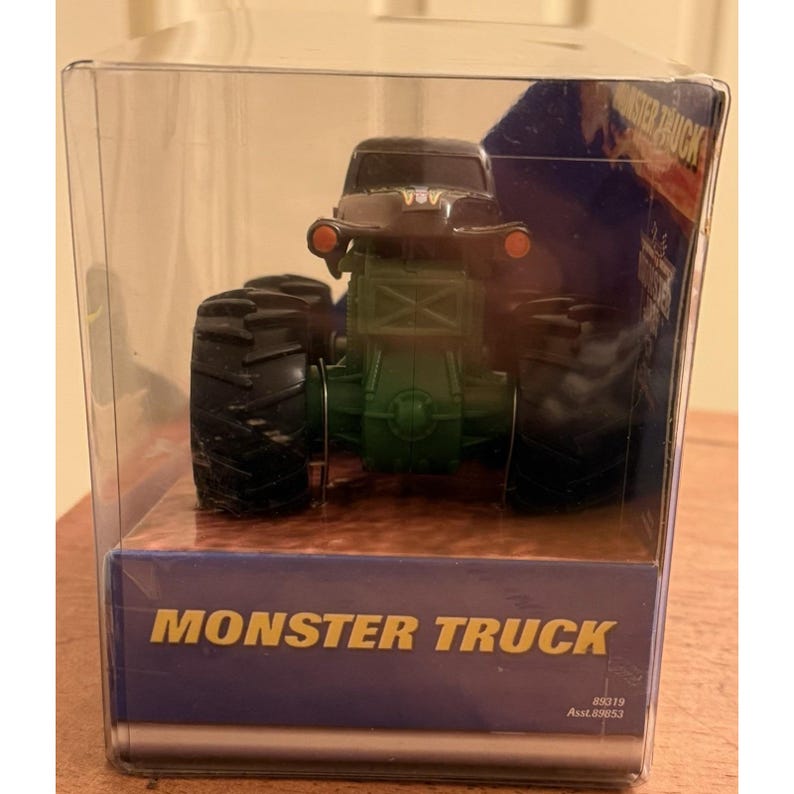 Hot Wheels Monster Jam Gravedigger Rev N Go Truck: 2000 Mattel, 1/43 Scale image 5