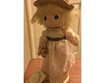 Muñeca vintage Precious Moments Ali 16016, abril de 1987, con soporte, aplausos Enesco