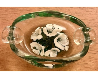 Cinzeiro/peso de papel vintage Joe St Clair em vidro, com bolhas e flores brancas, 12,7 cm (5 polegadas)