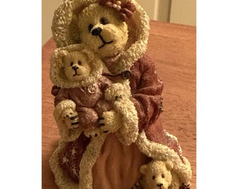 Figura de resina de Genevieve Frostbeary con Maddie y Polaris de Boyds Bears #99950V