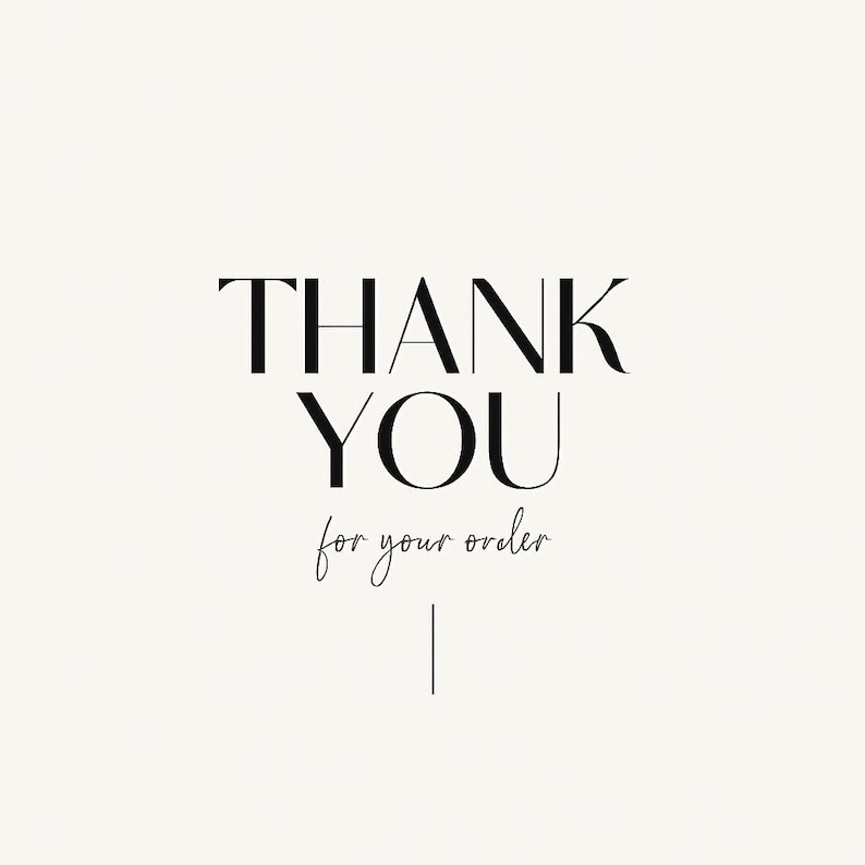 K&ouml;nnte beinhalten: Ein minimalistisches Design mit den Worten "THANK YOU" in fetter, schwarzer Serifen-Schrift und "for your order" in zarter Schrift darunter. Eine einfache schwarze Linie akzentuiert den Boden auf cremefarbenem Hintergrund.