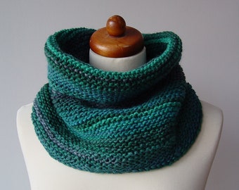 Hand knit cowl, green wool neck warmer, scarf