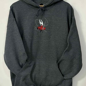 Hollow Knight Silksong : Hornet -- Sweat à capuche / sweat-shirt brodé fait maison (personnalisable / personnalisable) image 1