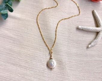 Collar de cadena fígaro y perla moneda blanca (relleno de oro de 14 quilates / perla de agua dulce)