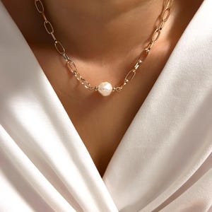Baroque pearl and chunky paper clip chain necklace (14K gold filled / Freshwater pearl)