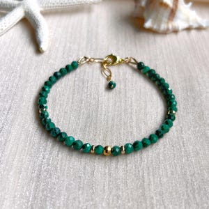 Malachite and faceted gold bead beaded bracelet (14K gold filled / Malachite)