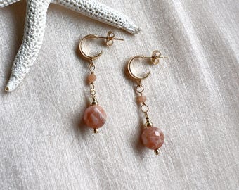 Peach moonstone Mikoto huggie dangle earrings (14K gold filled / Peach moonstone)