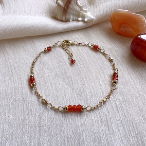 Carnelian dainty bracelet (14K gold filled / Carnelian)