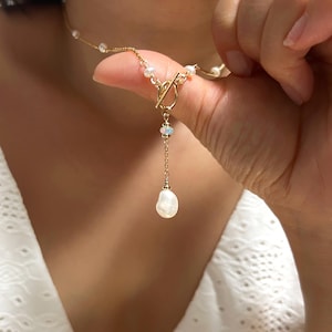 Halsband med barockpärla och opal (14K guldfyllt / Äkta opal / Sötvattenspärla)
