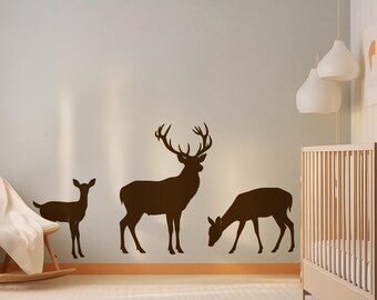 Vinilos decorativos de una familia de ciervos. Juego de 4 pegatinas de animales del bosque para la habitación del bebé o de los niños. #7046