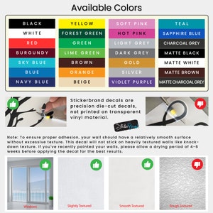 Puede incluir: Un gr&aacute;fico que muestra los colores disponibles para una calcoman&iacute;a de pared. Los colores incluyen negro, blanco, rojo, burdeos, azul cielo, azul, azul marino, amarillo, verde bosque, verde, verde lima, marr&oacute;n, naranja, beige, rosa claro, rosa intenso, gris claro, gris oscuro, dorado, plateado, morado, azul verdoso, azul zafiro, gris carb&oacute;n, negro mate, blanco mate, marr&oacute;n mate y gris carb&oacute;n mate. Tambi&eacute;n se incluye el texto "Las calcoman&iacute;as Stickerbrand son calcoman&iacute;as troqueladas con precisi&oacute;n, no impresas en vinilo transparente".