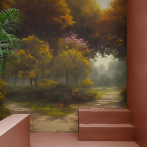 Pode incluir: Um mural de parede retratando uma cena de floresta enevoada com &aacute;rvores em tons de amarelo dourado e verde, um caminho sinuoso e luz suave filtrando atrav&eacute;s da copa. O mural &eacute; emoldurado por paredes e degraus de cor terracota.