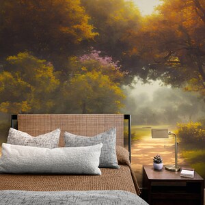 Pode incluir: Uma cama com colcha castanha texturizada, duas almofadas quadradas cinzentas com padr&atilde;o e uma almofada cil&iacute;ndrica cinzenta. Ao lado da cama, uma mesa de cabeceira castanha escura com uma pequena suculenta, um candeeiro de metal e papel.