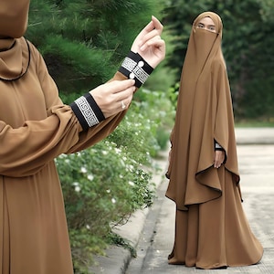 Illuminating Abaya and French Khimar Set Muslim Women Clothing Modest Maxi Dress Elegant Islamic Taqwa Wear Modern Garments Hajj and Umrah