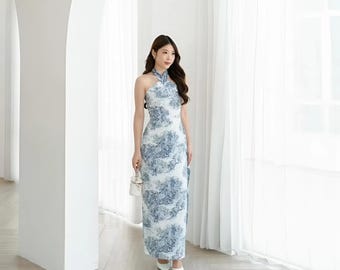 Vestido longo floral com decote halter em poliéster