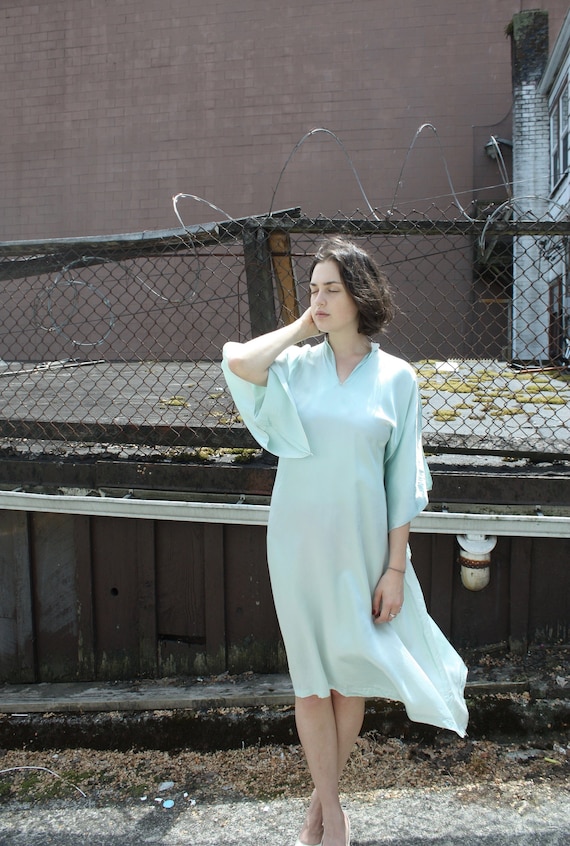 Vintage 1940s Holoku Dress // 30s 40s Pale Mint Gr