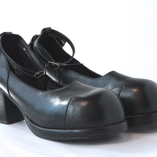 Vintage Black PVC Demonia shoes // Cute shoes // Goth