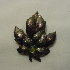 Vintage Maple Leafs Brooch  19 - 300