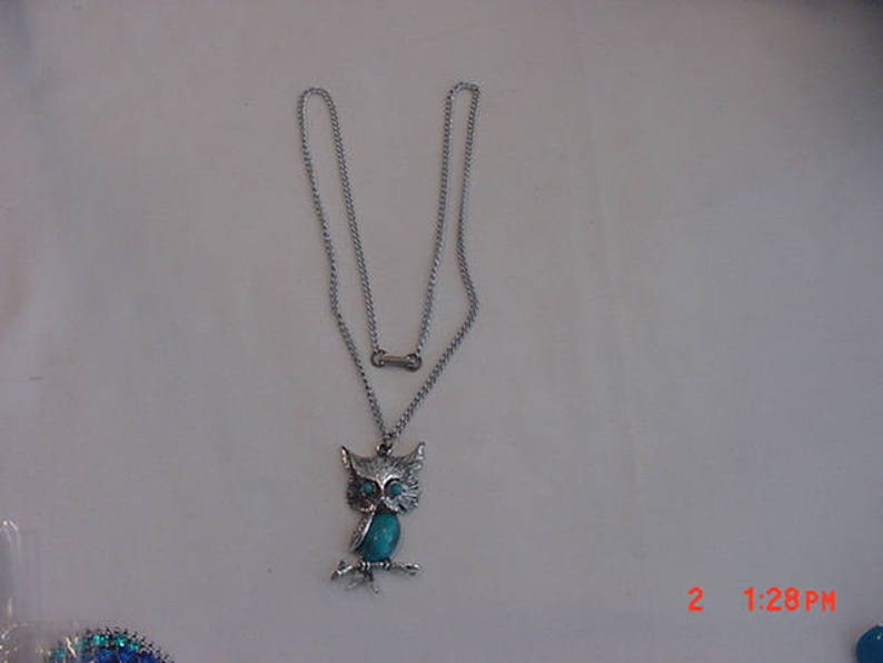 Vintage Faux Turquoise Owl Pendant Necklace 18 509 image 3