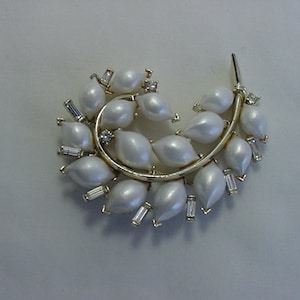 Vintage Lisner White Cabochon Brooch With Rhinestone Accents  20 - 346