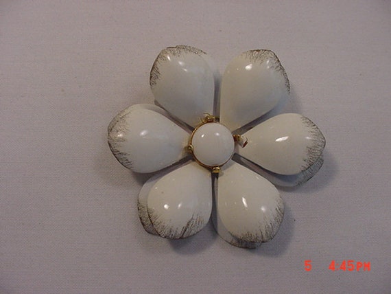 Vintage White With Gold Accents Enameled Flower B… - image 6