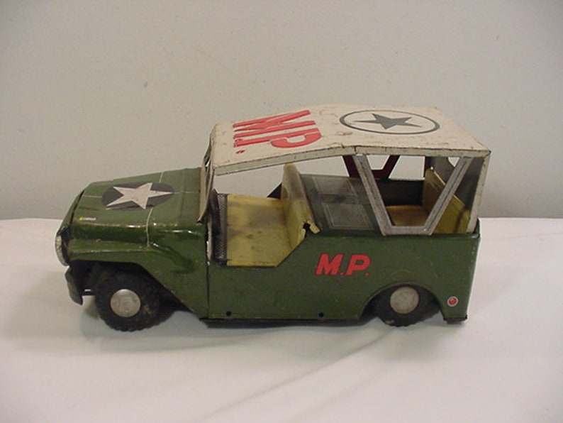 Made In Japan  19-705 Army Jeep Vintage 1950/'s Or 1960/'s Era Tin Toy M.P
