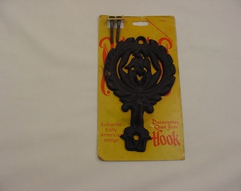 Vintage New Old Stock Authentic Early American Design Decorative Cast Iron Hook - American Bald Eagle Design-On Original Sales Card 19 - 594