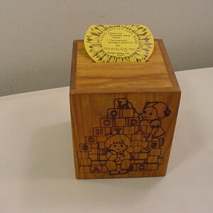 Vintage Children&#39;s Wood Musical Coin Bank With Original Hang Tag  19 - 1098
