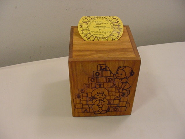 Vintage Children's Wood Musical Coin Bank With Original Hang Tag  19 - 1098