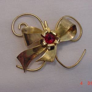 Vintage Red Rhinestone Bow Brooch  18 - 551