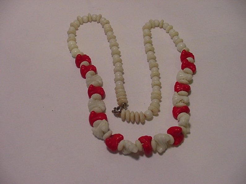 Vintage Red And White Glass Bead Necklace 11 1666 image 1