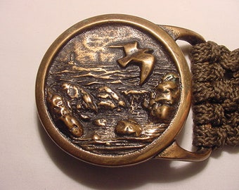 Cintura vintage 1975 Tech Ether Guild Inc. Seascape Cintura con fibbia in ottone massiccio attaccata a una cintura in macramè fatta a mano 24 - 108