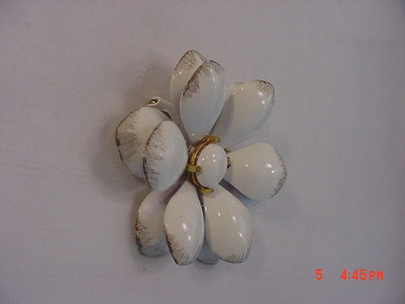 Vintage White With Gold Accents Enameled Flower B… - image 2