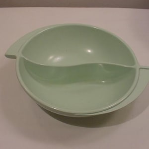 Vintage Boonton Melmac / Melamine Light Green Divided Serving Bowl  25 - 277