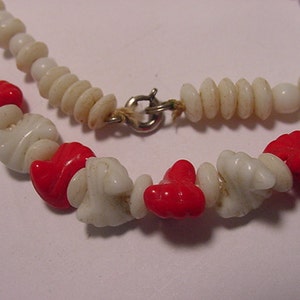 Vintage Red And White Glass Bead Necklace 11 1666 image 4