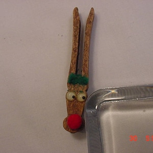 Vintage Mini Holz Kleider Pin Rudolph The Red Nosed Rentier Weihnachten Pin oder Brosche 17 - 740