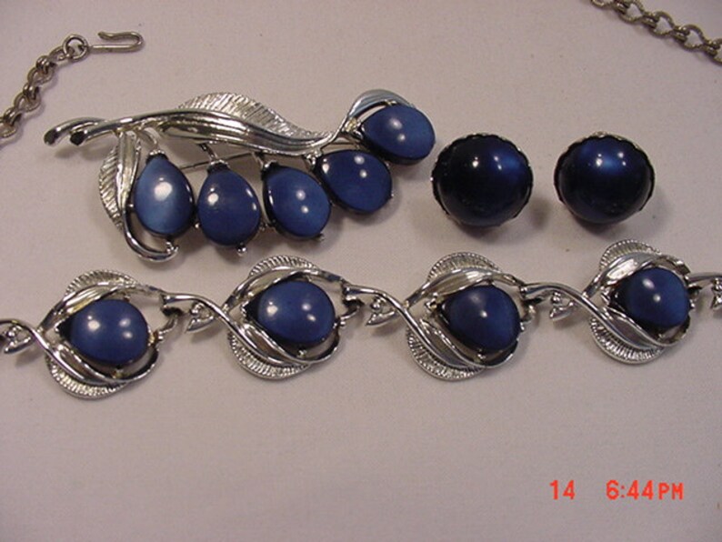 Vintage Adjustable Necklace Brooch /& Screw On Earring Set 17-328