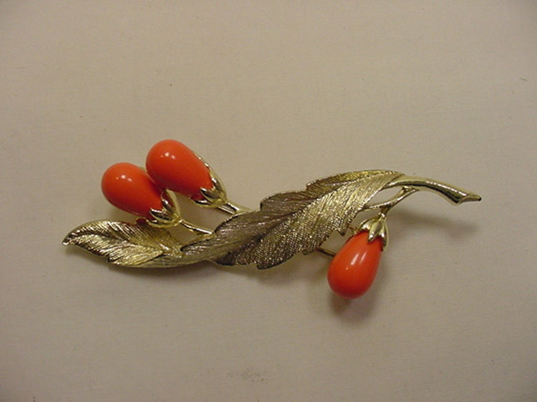 Vintage Sarah Coventry Leaf & Berries Brooch 20 184 - Etsy