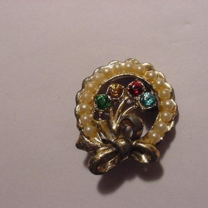 Vintage Rhinestone & Faux Pearl Brooch Cute X 42 image 1