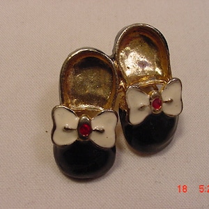 Vintage Child&#39;s Shoes Brooch  16 - 871