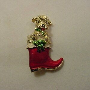 Vintage Puppy Dog In A Christmas Stocking Brooch   22 - 191