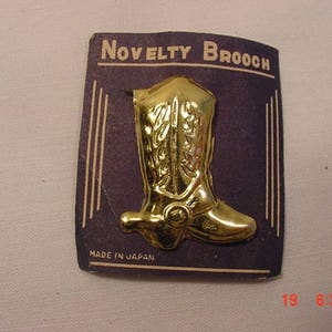 Vintage Western Stiefel mit Sporn Gold Metall Neuheit Brosche - Pin auf Original Verkaufskarte 18 - 346