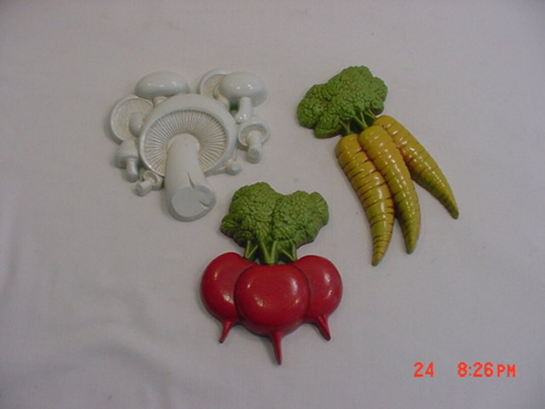 * vintage vegetable ❀ お野菜 オーナメント set (B) Set of Three Vintage 1982 Plastic Vegetables - Mushroom - Carrots
