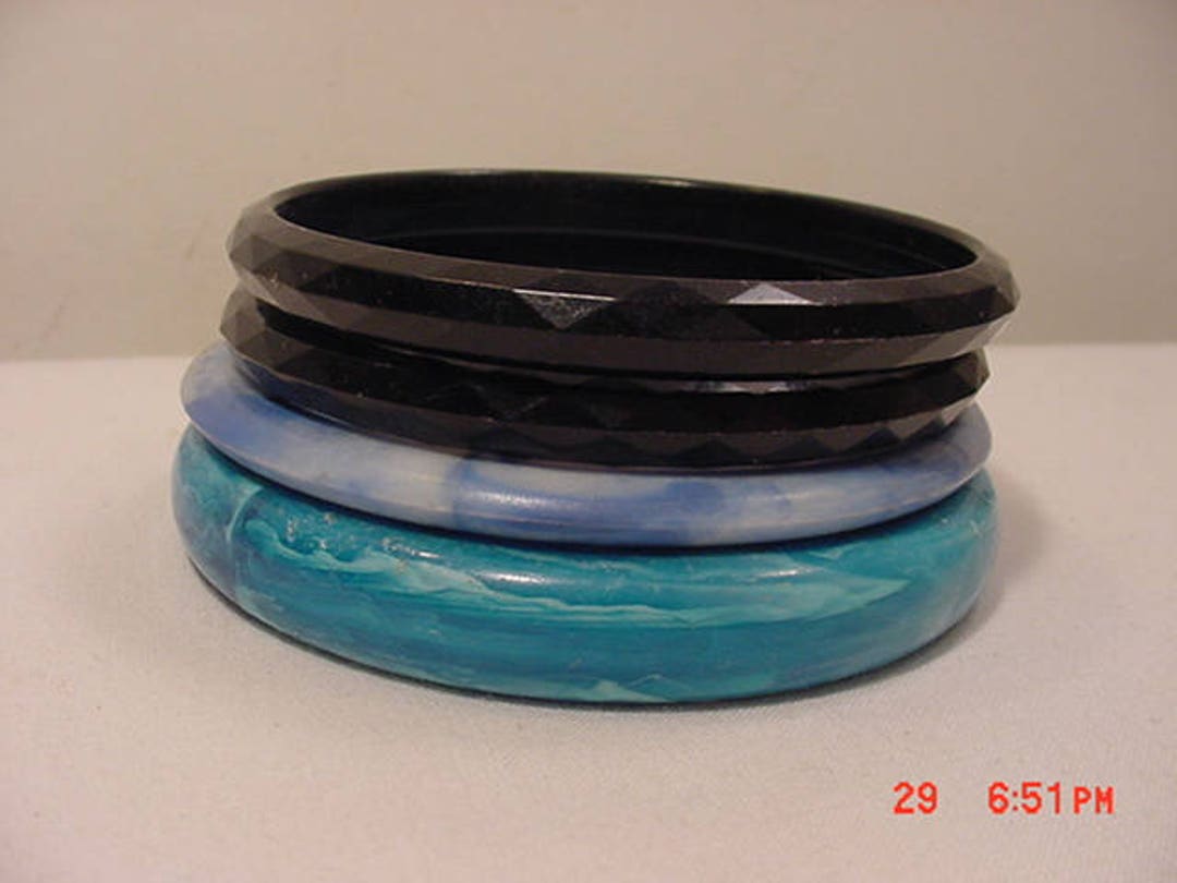 4 Vintage Plastic Bangle Bracelets 14 1417 Etsy